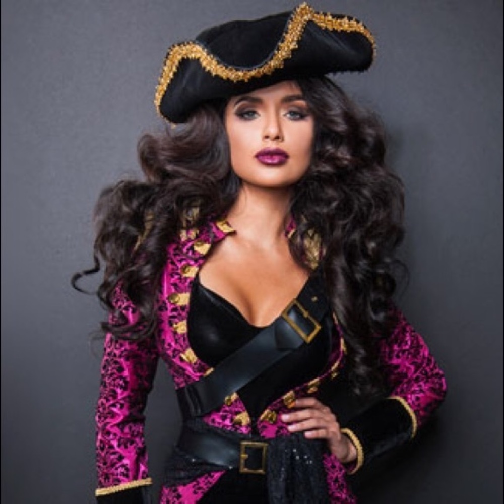 Swashbuckler Halloween Costume   Size Med